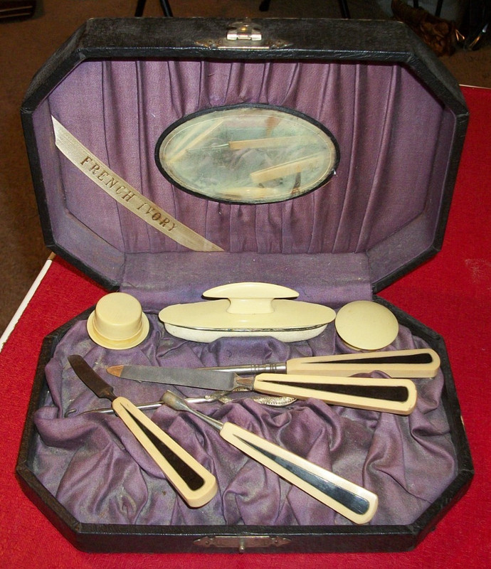 ANTIQUE VINTAGE CELLULOID FRENCH IVORY MANICURE SET ART DECO STYLE + CASE