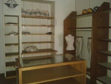 Arredamento completo negozio abbigliamento oppure altro genere. 