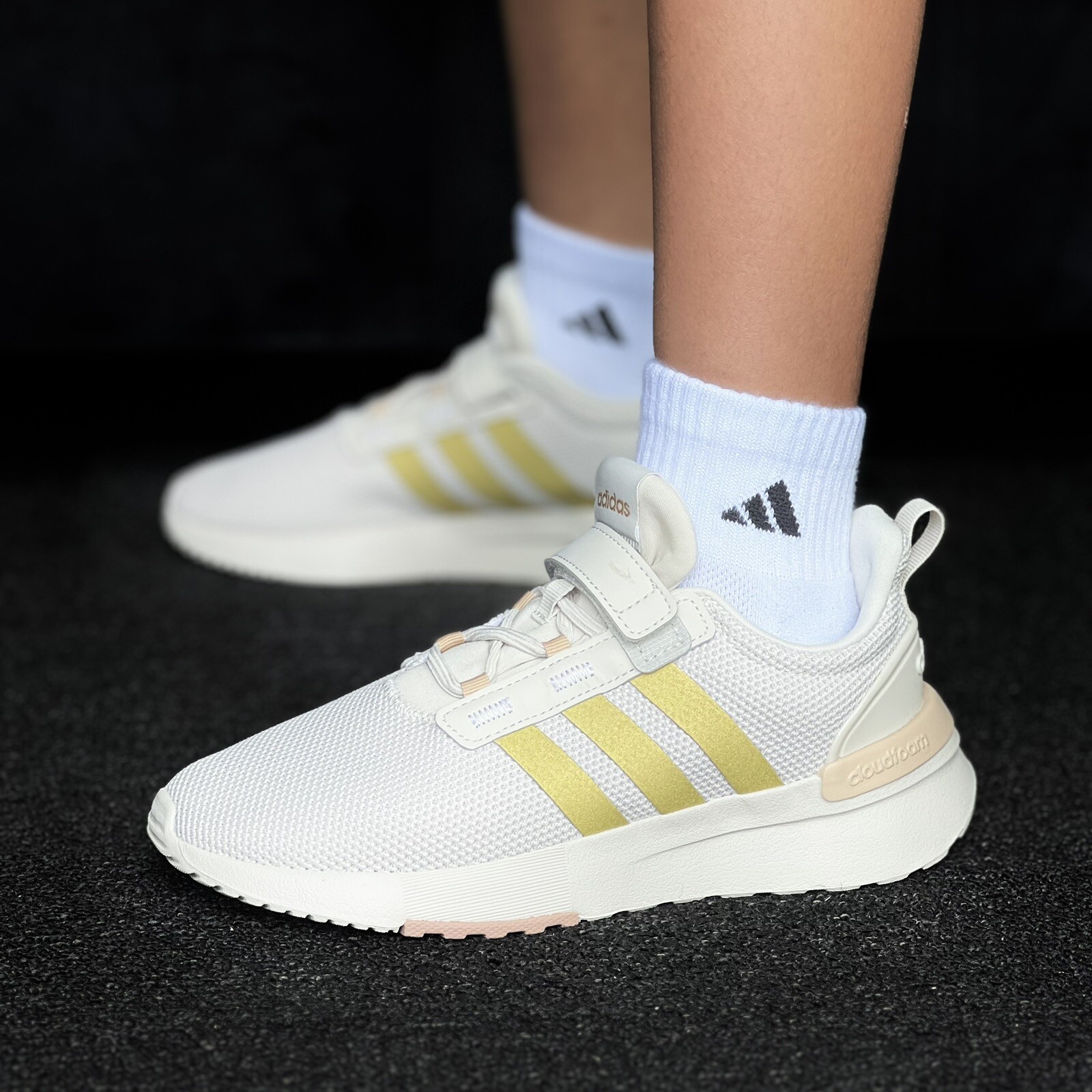 Кроссовки Adidas Racer TR21 для детей и молодежи, Размер 2,5 года, Школьная обувь для бега, Бежевый #585