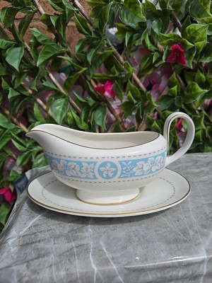 Vintage Royal Doulton ''Hampton Court'' Sauciere und Untertasse blau Goldband 