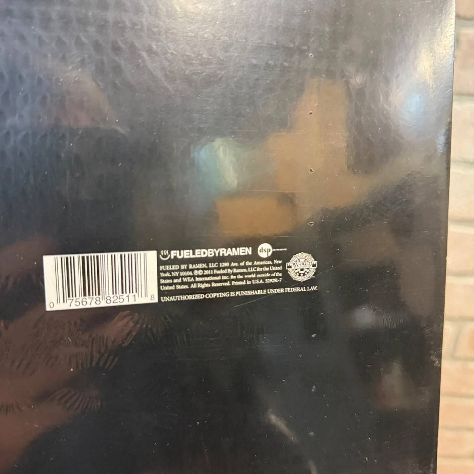 Paramore The Singles Club x4 7" Vinyl Box Set Limited Edition 3500 Copies 2011 - Image 3 of 4