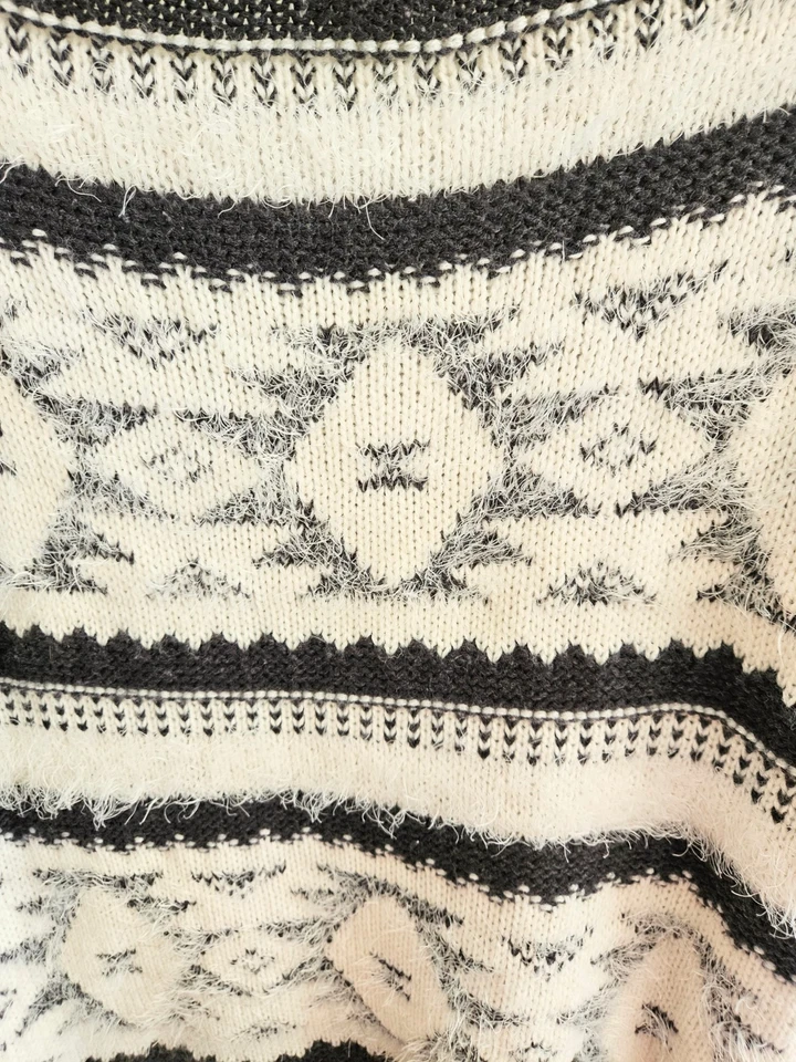 Suéter para mujer Xhilaration negro blanco gris suave popover manga larga pequeño Foto 4 de 4