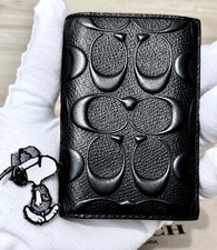 New  Authentic COACH Black Bifold LEATHER Card Holder w Embossed Signature Logo