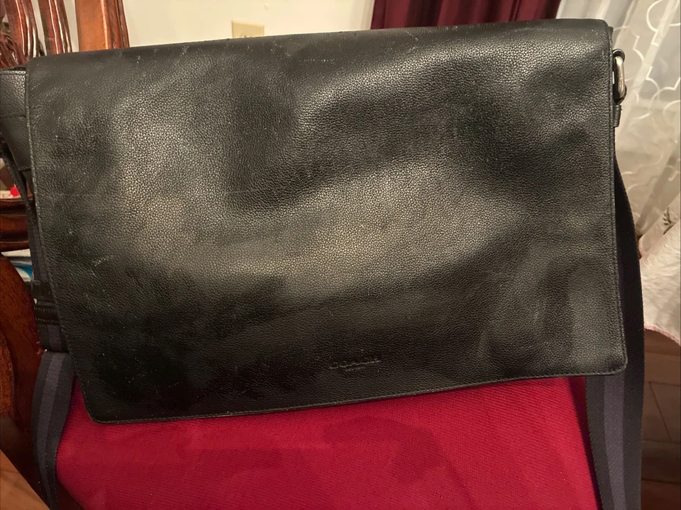 Bolso mensajero Coach de cuero negro para hombre Foto 4 de 4