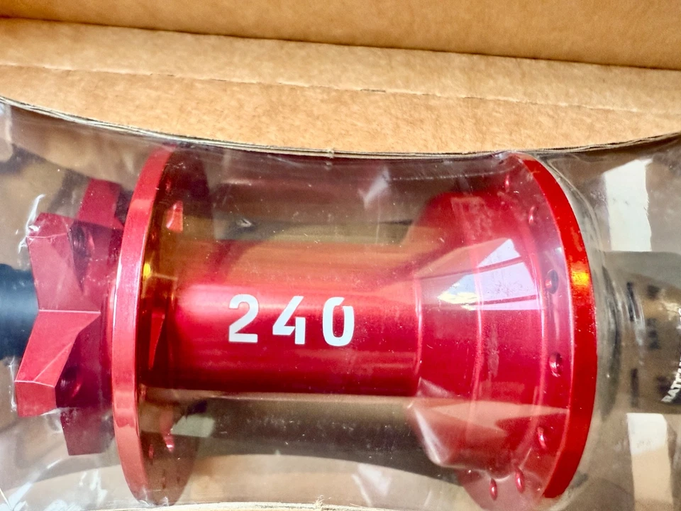 Juego de bujes DT Swiss 240 DEG - 12 x 148 mm, 15 x 110 mm, 6 pernos, XD, ROJO, 32H, ¡NUEVO! Foto 2 de 4