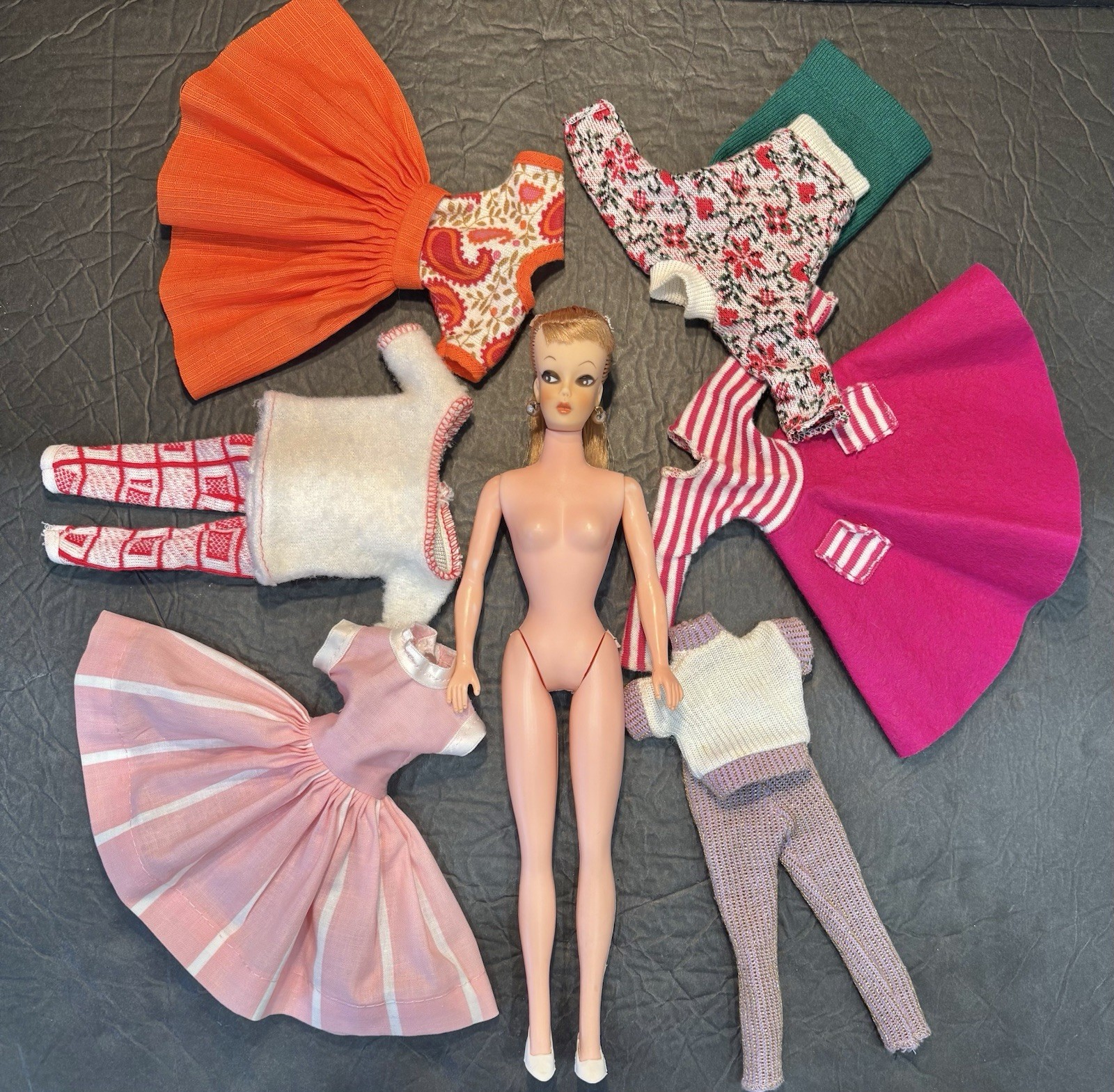 Vintage Barbie Clone Eegee Toy Co Annette Clone Bild Lilli Doll & Clothes