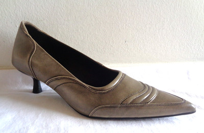 Vagabond Shoemakers Lykke 38 8 Greige Leather Pumps Pointed Toe Kitten Heel
