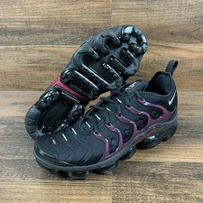 black and red vapormax plus