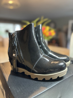 Sorel Youth Girls Joan Of Arctic Wedge II Zip Boots Black/Noir Size 5 NIB