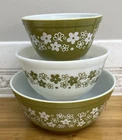 Pyrex Spring Blossom Crazy Daisy Set of 3 Mixing Bowls 401, 402, 403 Vintage