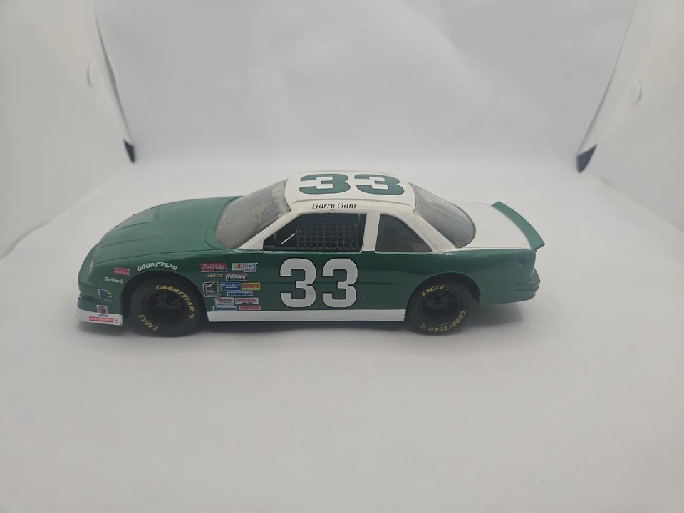 Chevrolet Lumina NASCAR 1992 Racing Champions #33 Harry Gant coche escala 1:24 #MP1 Foto 4 de 4