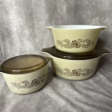 Set Of 3 Pyrex Beige Brown Homestead Brown Cinderella Casserole W/ 2 Lids