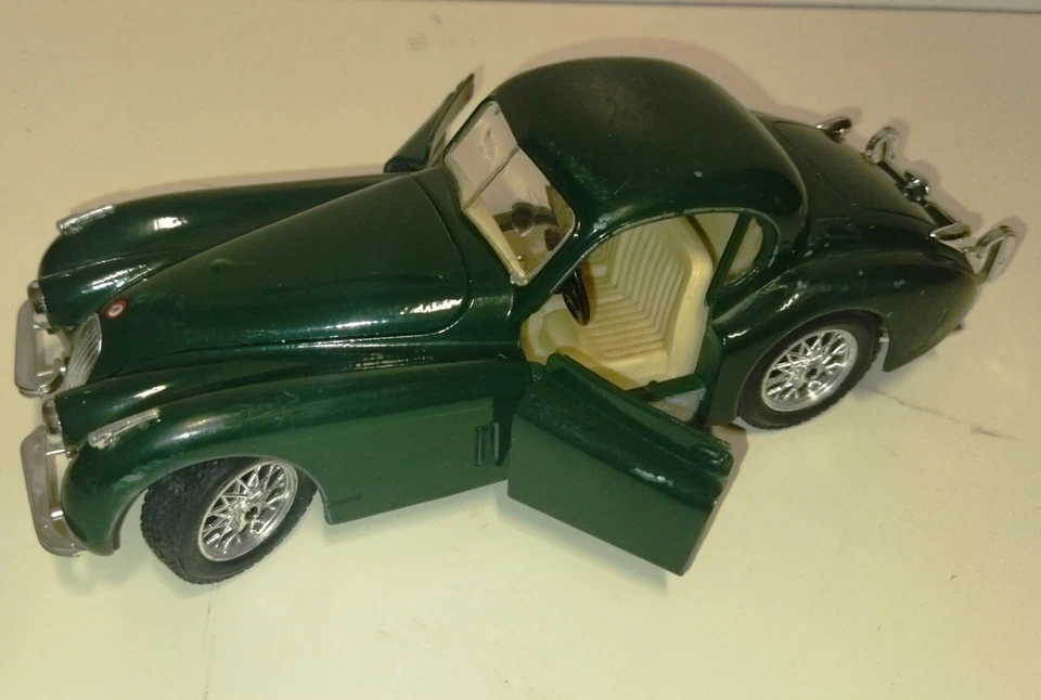 AUTO GIOCATTOLO VINTAGE. JAGUAR XK 120 DEL 1948. METALLO - Immagine 4 di 4