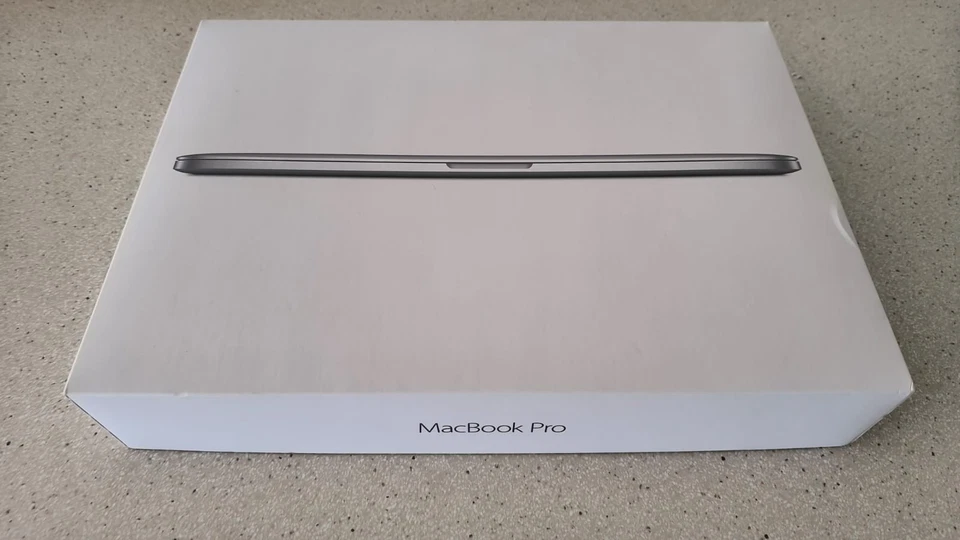 Apple MacBook 15,4" (16G RAM, 512GB SSD, Intel Core i7 4.ª generación, 2,20GHz), foto 2 de 5
