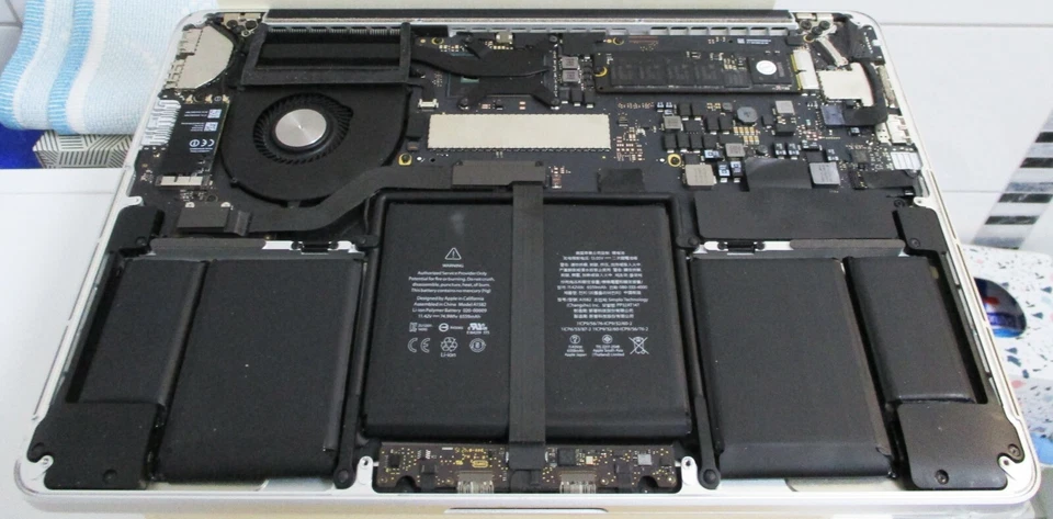 Apple MacBook Pro Retina A1502, von 2016, Intel Core i5, 2,7GHz, 8GB RAM, 128GB - Bild 4 von 4