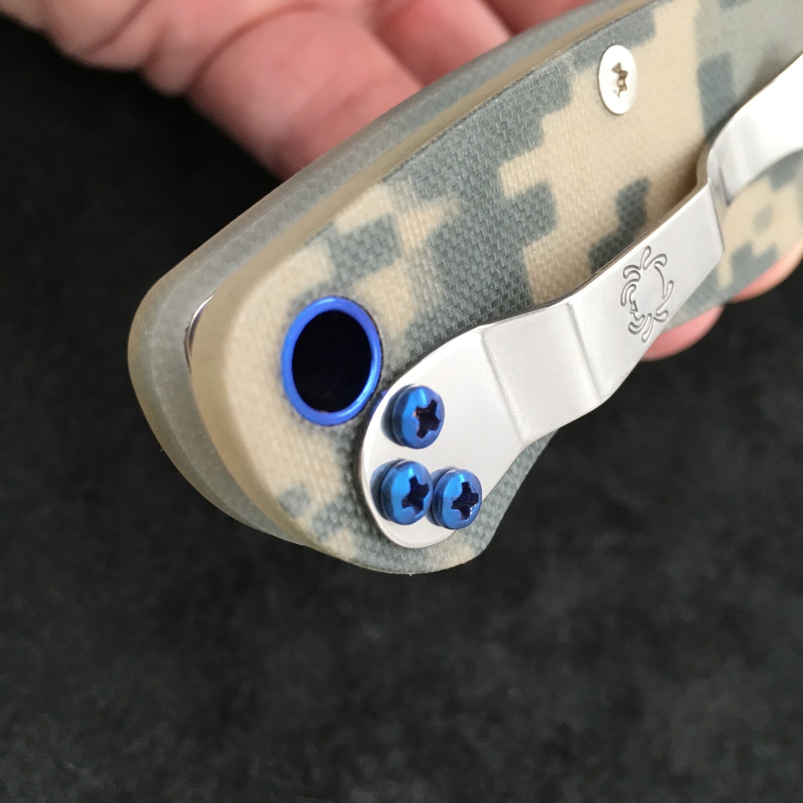 Spyderco Paramilitary 2 (3) Phillips Clip Screws (1) Lanyard Tube (No