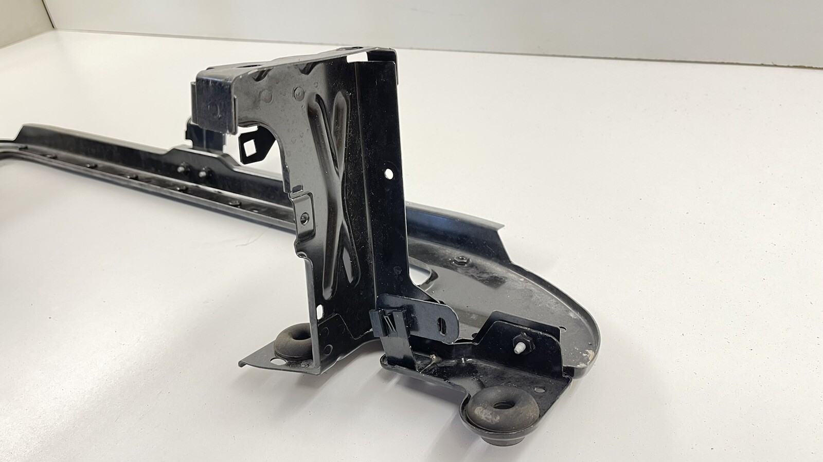14-23 MASERATI QUATTROPORTE FRONT LOWER RADIATOR MOUNT SUPPORT BRACKET OEM
