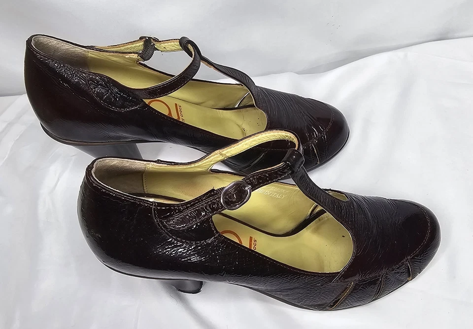 You by Crocs женщин 8 коричневый лакированная кожа T-ремень Mary Jane каблуки ретро Италии - Изображение 2 из 4