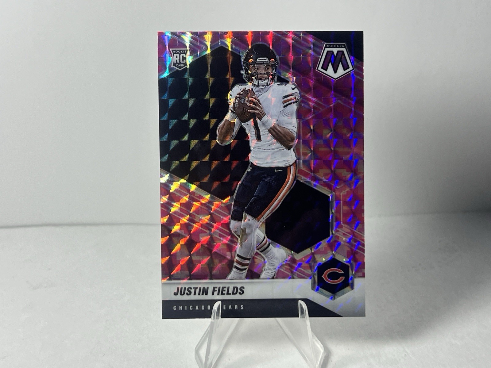 2021 Panini Mosaic - Rookies Justin Fields #304 Mosaic Camo Pink Prizm (RC) Jets