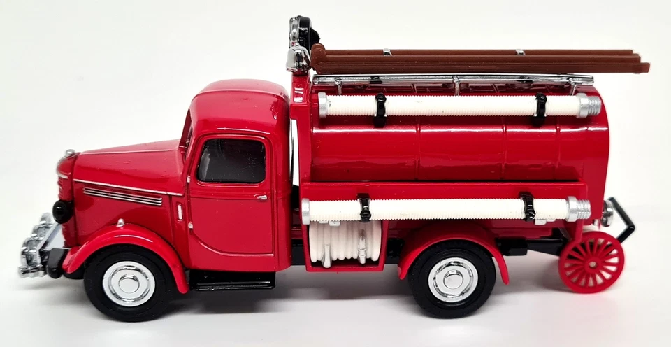 Matchbox Yesteryear - YFE04 1939 Bedford Tanker Diecast model Fire Truck - Image 4 of 4
