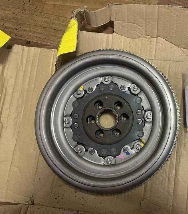SCIROCCO SHARAN TOURAN PASSAT CC B6 B7 DUALMASS FLYWHEEL DSG 6 SPEED 03L105266AK