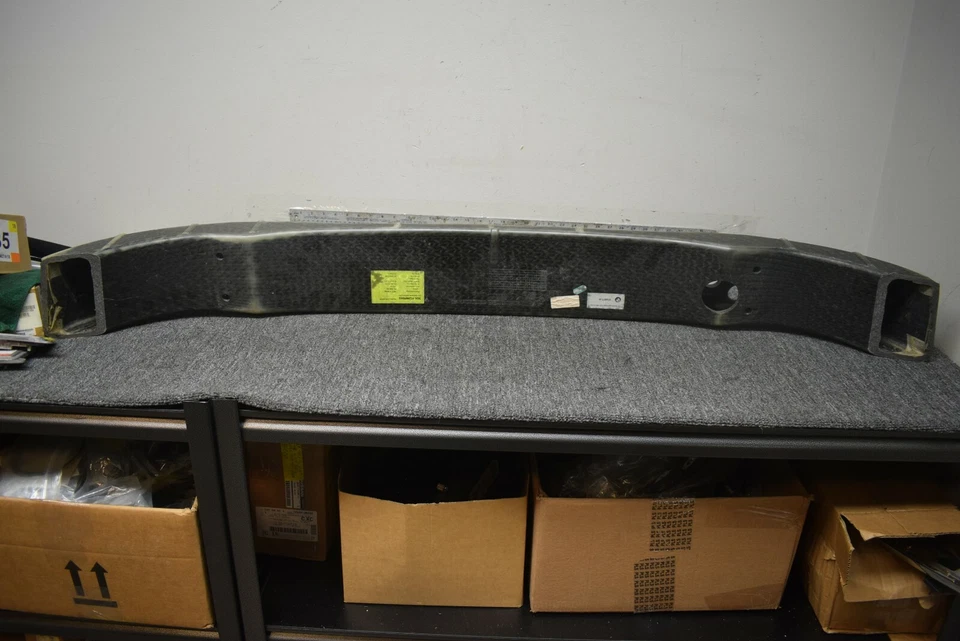 Barra de refuerzo trasera BMW M6 2006-2010 fibra de carbono OEM de fábrica Foto 4 de 4