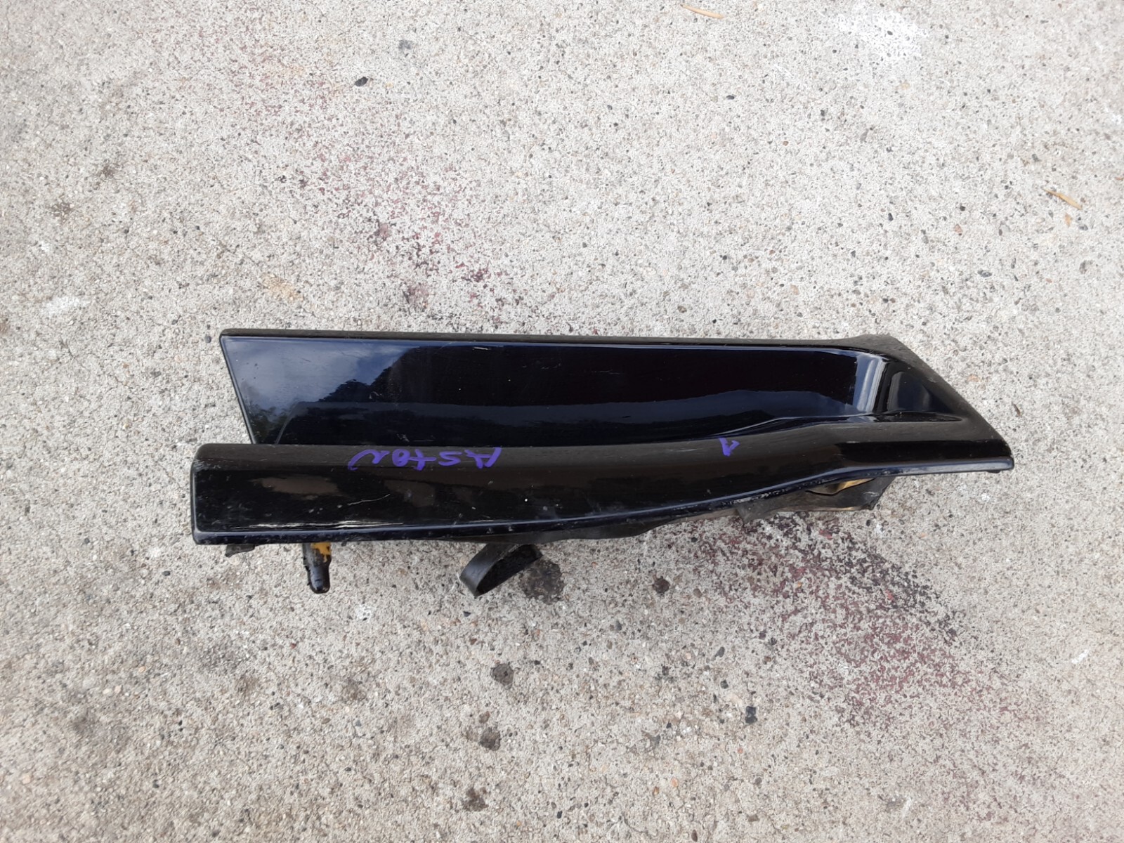 ASTON MARTIN DBX   LEFT DRIVER   LOWER MOULDING   Fender OEM NY83-16335-AA