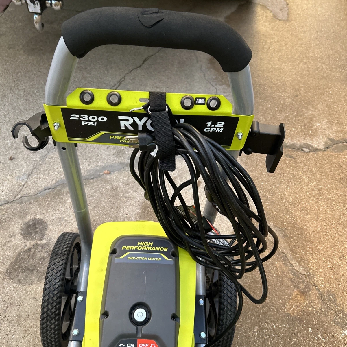 High performance electric pressure washer outlet