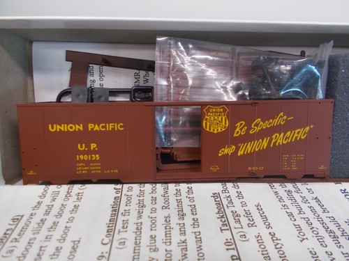 INTERMOUNTAIN ~ UNION PACIFIC 10' ALTO AAR BOX CAR # 190135 ~ KIT ~ ESCALA HO | Zustand: New