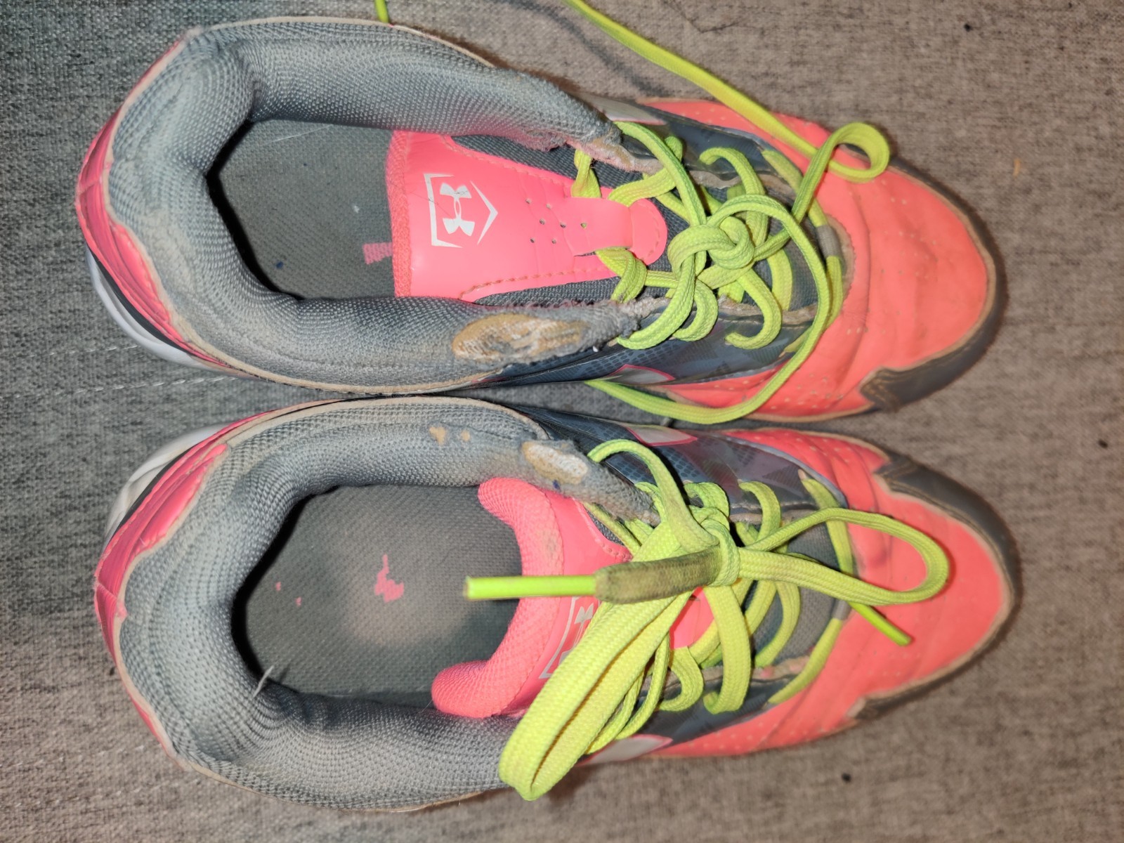 Under Armour Softball Cleats Youth Size 3 thumbnail 3