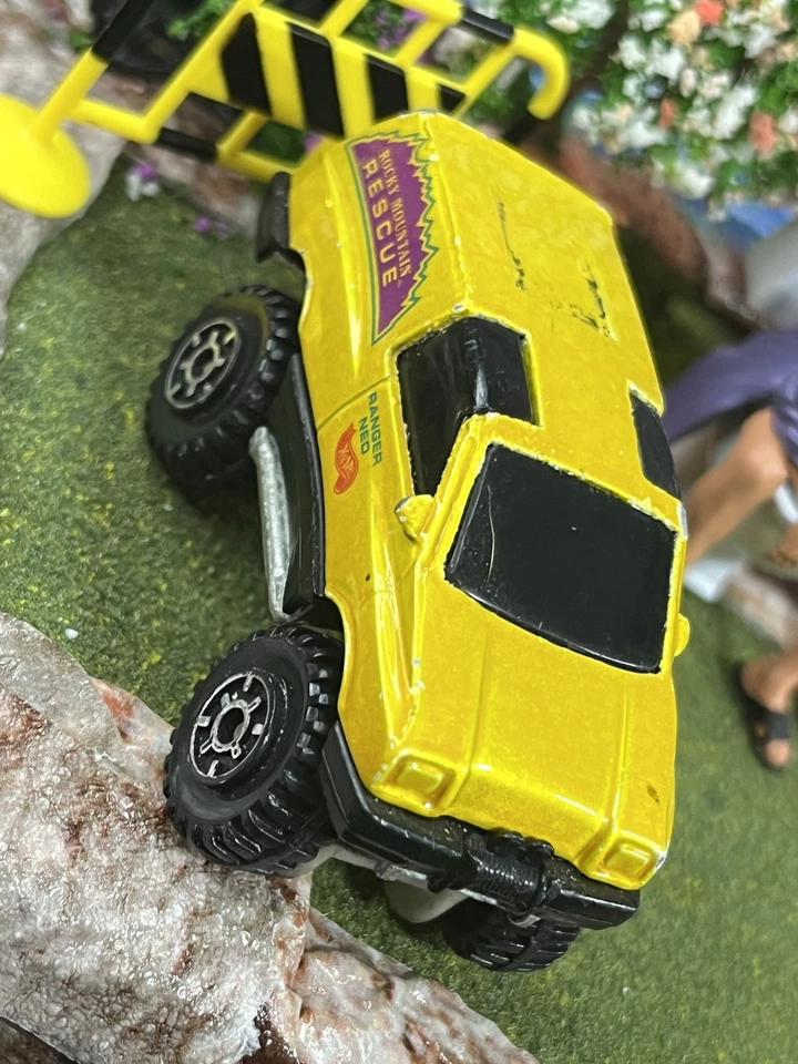 Hot Wheels Tall Ryder 1984 Rocky Mountain Rescue Ranger 4x4 1:64 MiniVan EX Cond - Image 4 of 4