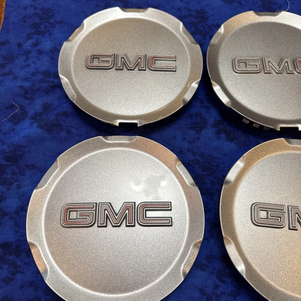 JUEGO DE 4 TAPAS CENTRALES DE TERRENO GMC ORIGINALES 2010-2015 P/N 9597973 plateadas OEM Foto 3 de 4