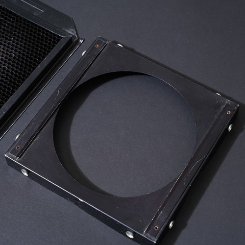 ELINCHROM Square Honeycomb Grid Wide Spot with 21cm Gel Holder Frame A7474 - Picture 4 of 9