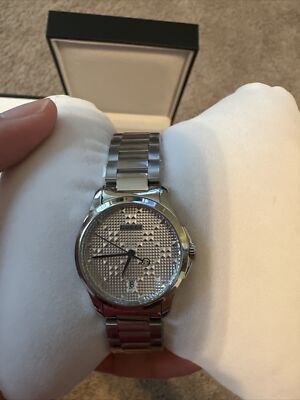 【夏セール再値下げ】GUCCI Gロゴ レディース 腕時計 Gucci Women's G-Timeless Silver Dial Quartz Watch - YA126551