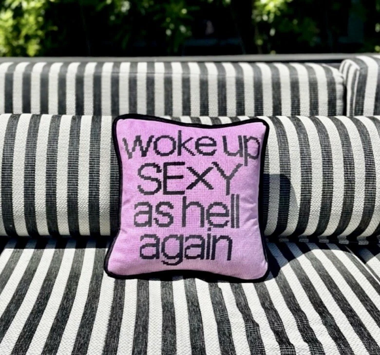 Mommani MOI Algodón Esculpido $Lujo$ Satén Labio Almohada Sexy Punta de Aguja Arte Pop Foto 3 de 4