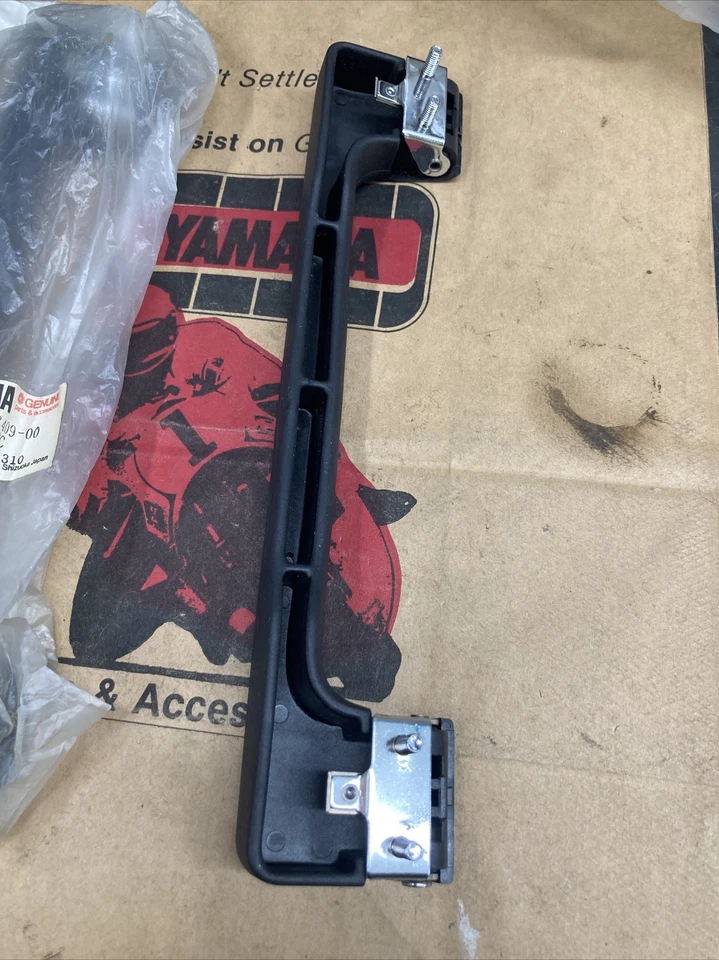 YAMAHA VENTURE 1983 1984 1985 XVZ12 XVZ1200 REAR TRUNK HARD CASE HANDLE LEVER - Image 4 of 4