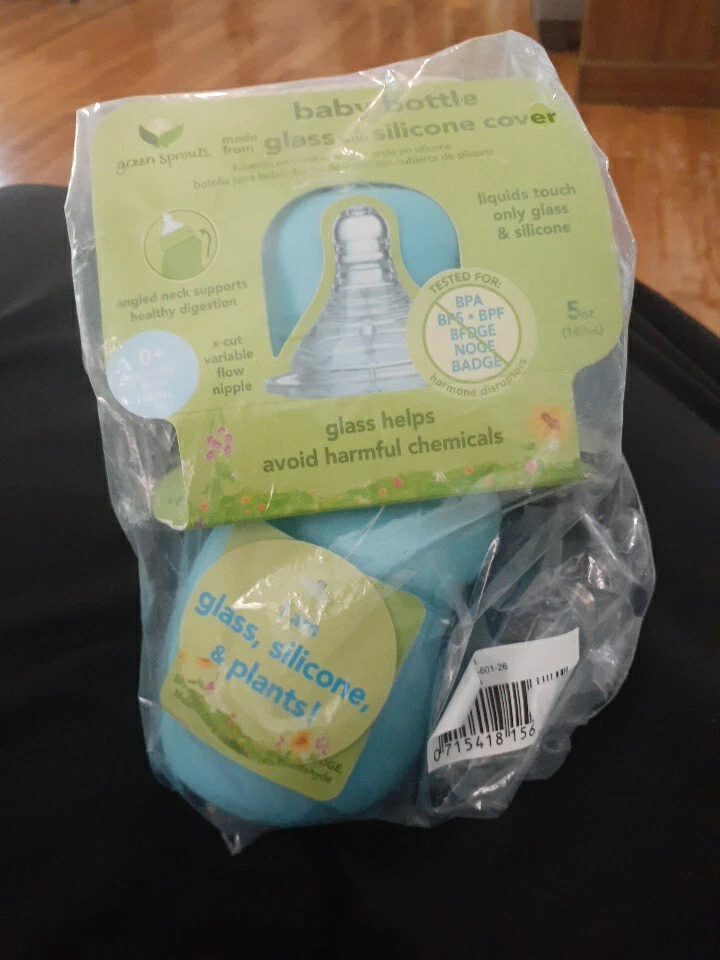 Green Sprouts - Biberón de vidrio de 5 oz con cubierta de silicona superior en ángulo azul Foto 3 de 4