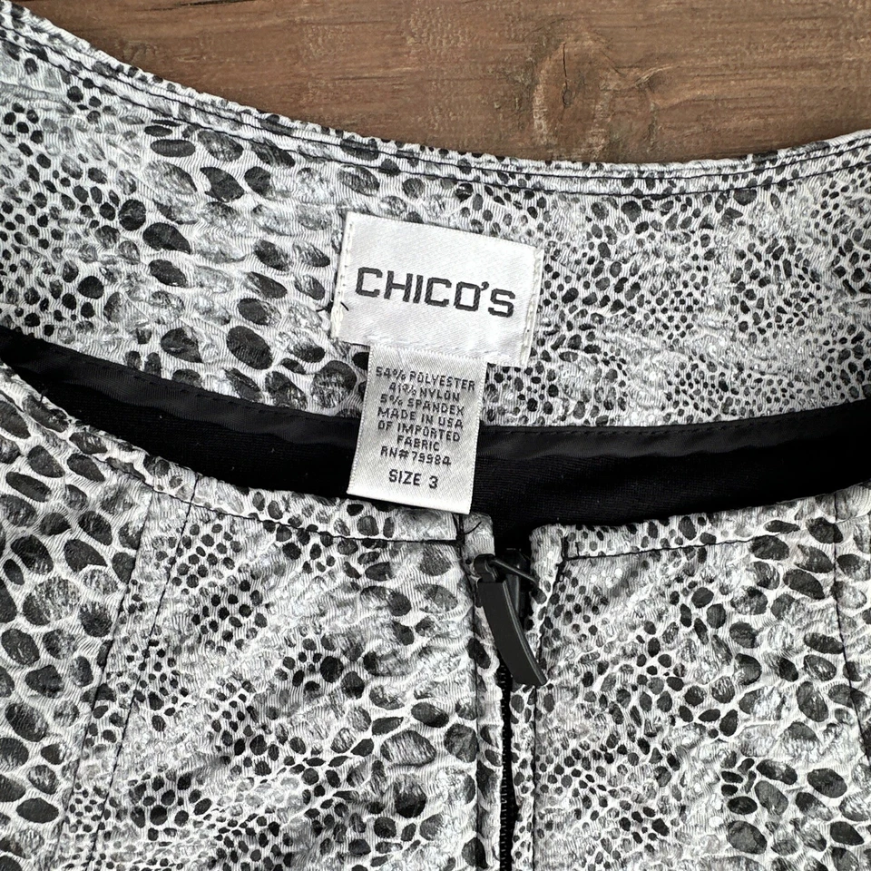 Chico's Jacket Women's Top Size 3 Large Snakeprint Gray Zip Front Shacket - Image 3 of 4