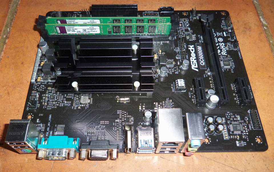 Placa micro ATX ASRock QC6000M AMD E2 6110 USB 3.2 90-MXBBU0 - A0UAYZ + 2 GB RAM - Imagen 3 de 4