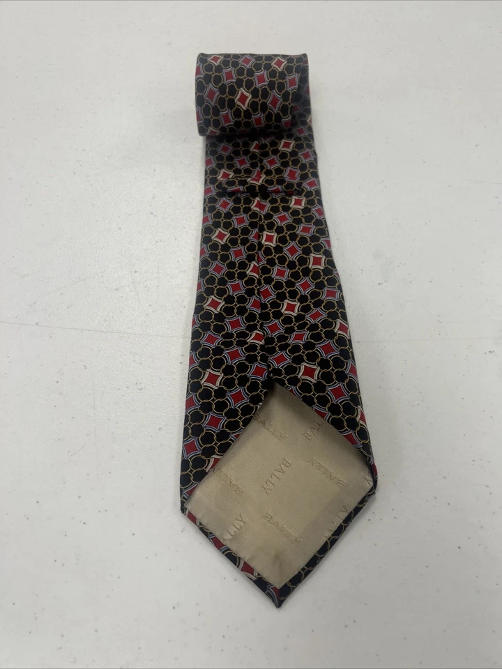 Corbata de cuello de seda con cerraduras geométricas negras y rojas Bally para hombre $225 Foto 4 de 4