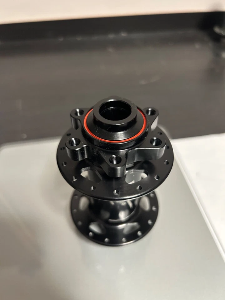 NUEVO Buje Delantero Acros 74 32H, 100x15mm Sin Boost Negro 6 Tornillos Foto 2 de 4