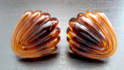 HIGH END *RARE* AMAZINGLY GORGEOUS VINTAGE RIBBED AMBER TONE EARRINGS!!
