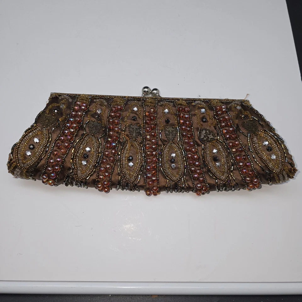 Bolso sin asas marrón con cuentas y lentejuelas cierre de beso 11" x 4,5" Strapdrop 12 Foto 2 de 4