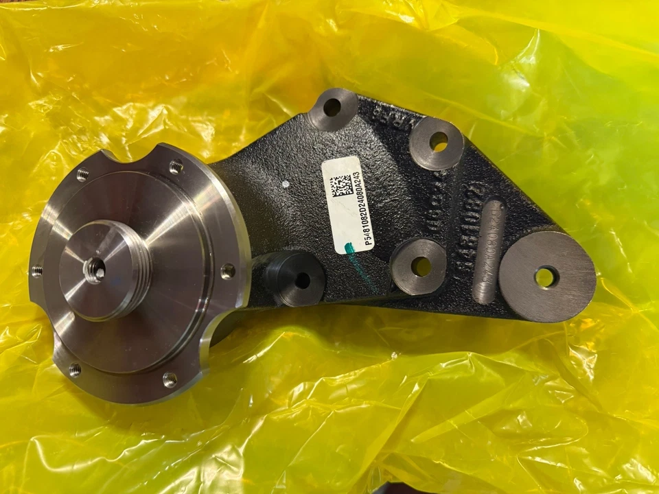 Soporte de puntal del ventilador de refrigeración del motor Mopar 68444245AA para 2019 2024 Ram 2500/3500 Foto 2 de 4