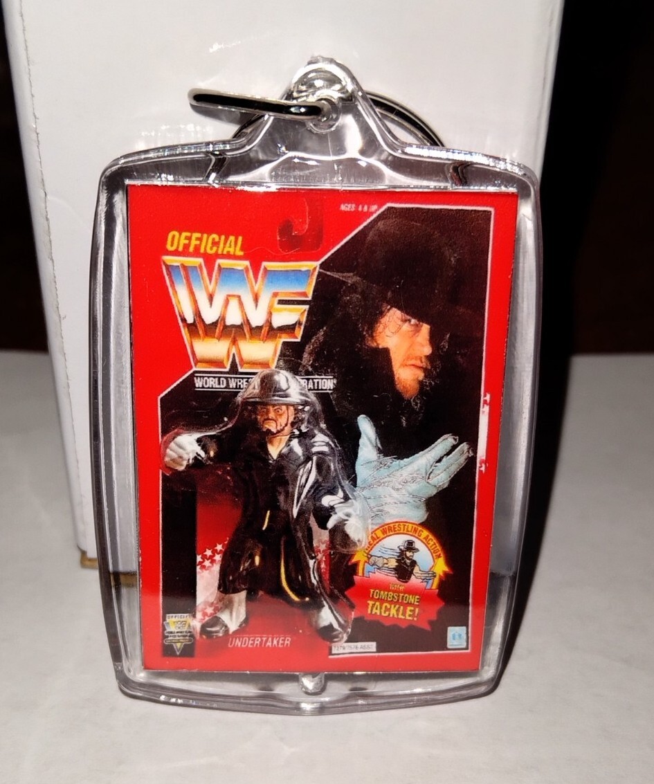 WWF WWE Hasbro Figure UNDERTAKER Novelty Keychain RED CARD