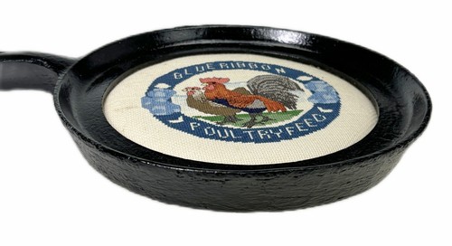 Blue Ribbon Poultry Feed Wall Plaque Picture Skillet Frame Needlepoint Chicken - Picture 4 of 6