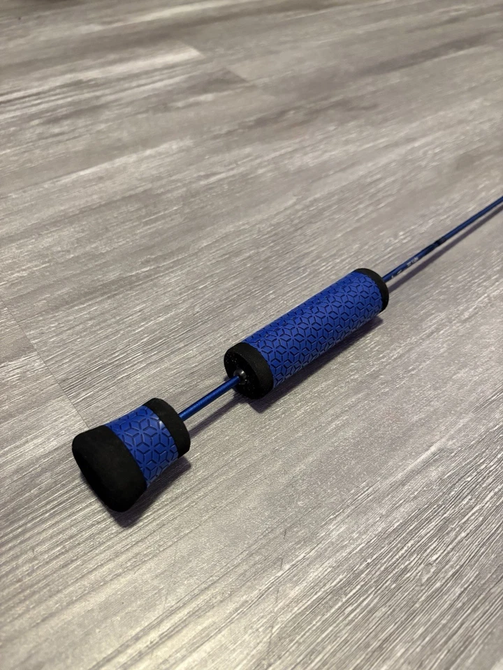 Ice Rod personalizado de A.T. Custom Rods, LLC- 32” azul metálico claro Foto 2 de 4