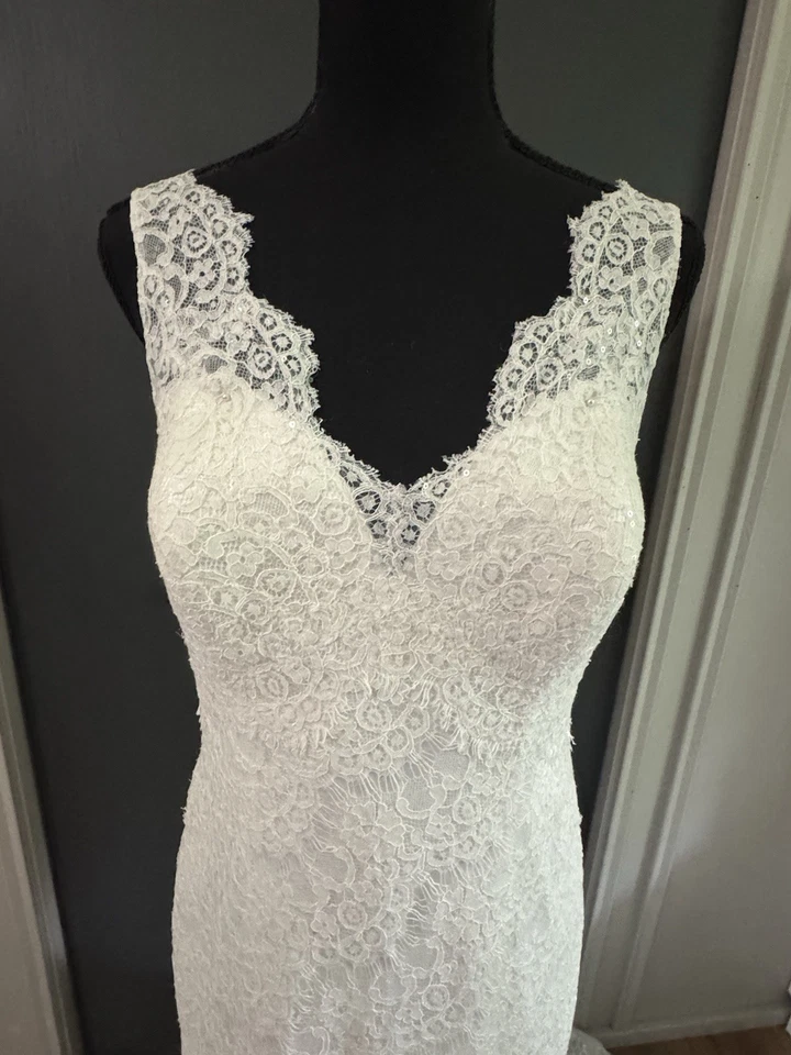 Allure Bridals Talla 14 Marfil Superpuesto Encaje Escote en V Estilo Sirena # 9201 Foto 2 de 4