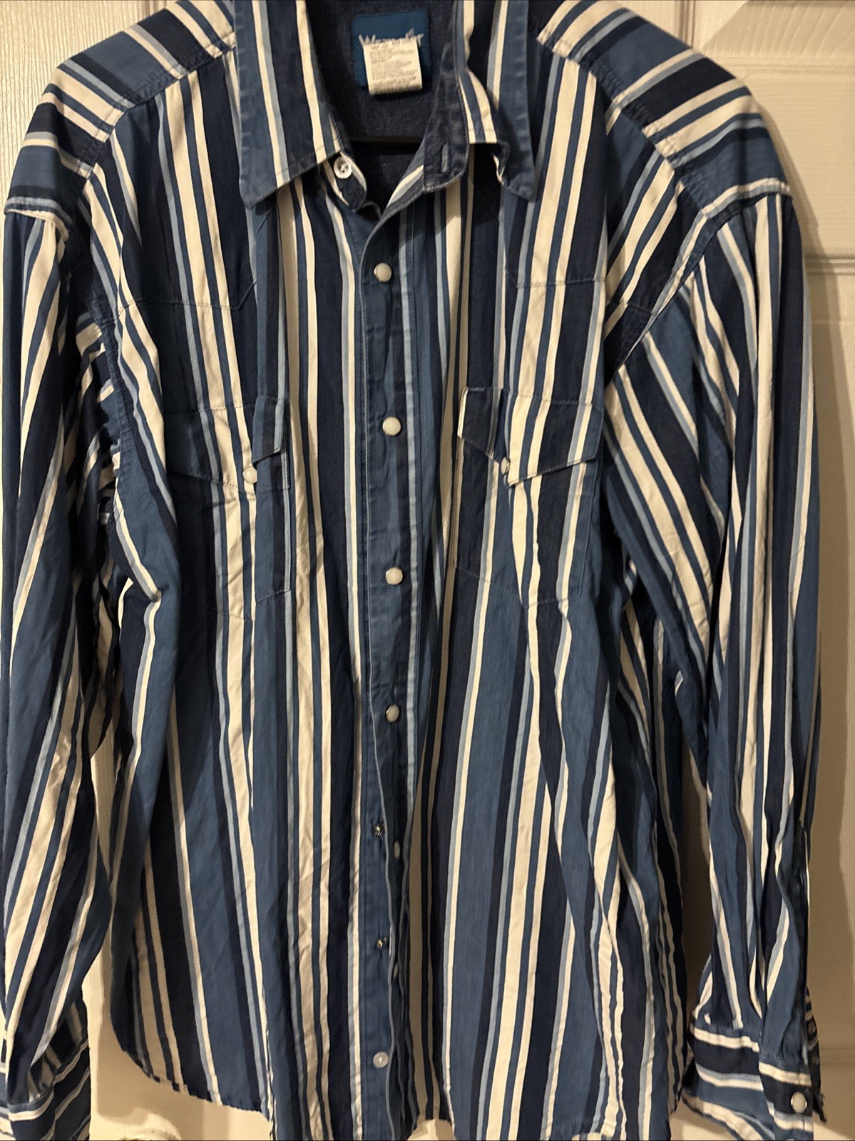 Wrangler Men' Vintage Long Sleeve Pearl Snap Blue Striped, STAIN
