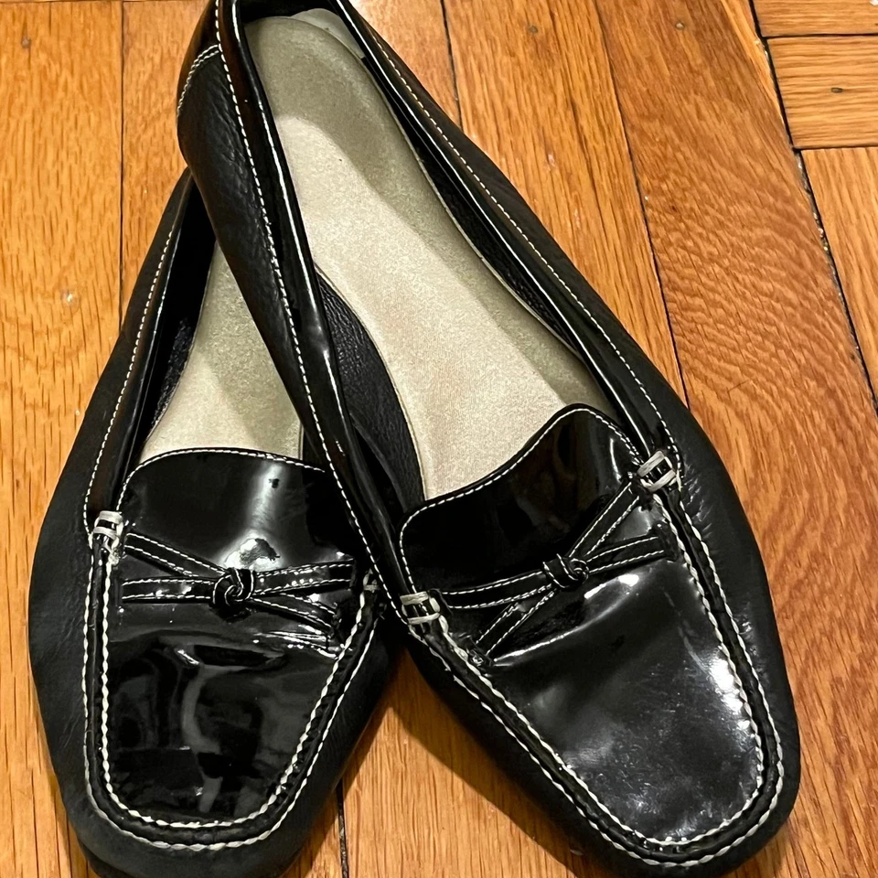 Cole Haan Women's Black Patent Leather Loafers Size 8.5 AA Narrow - Image 3 of 4